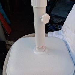 StyleWell 26 lb Concrete & Resin Patio Umbrella Base – White