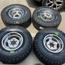15x9 6x5.5/6x139.7 With 33x12.50r15 Tires