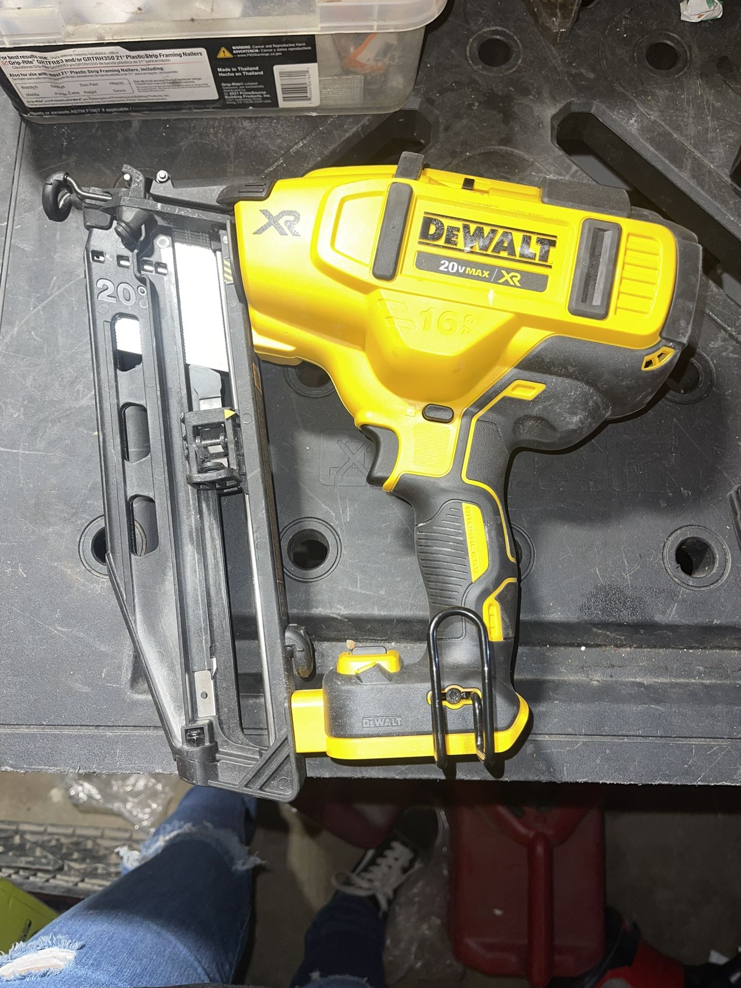 Dewalt 20V Max XR Cordless 16G Angled Finished Nailer (Tool Only)