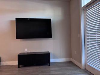 LG  Smart TV 55” Ultra 4K . Include wall mount