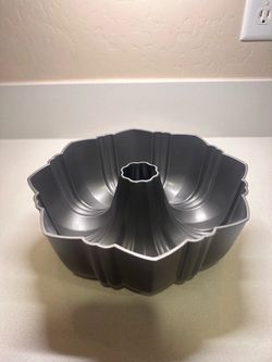 Wilton Fluted Bundt Cake Pan – Nonstick, New