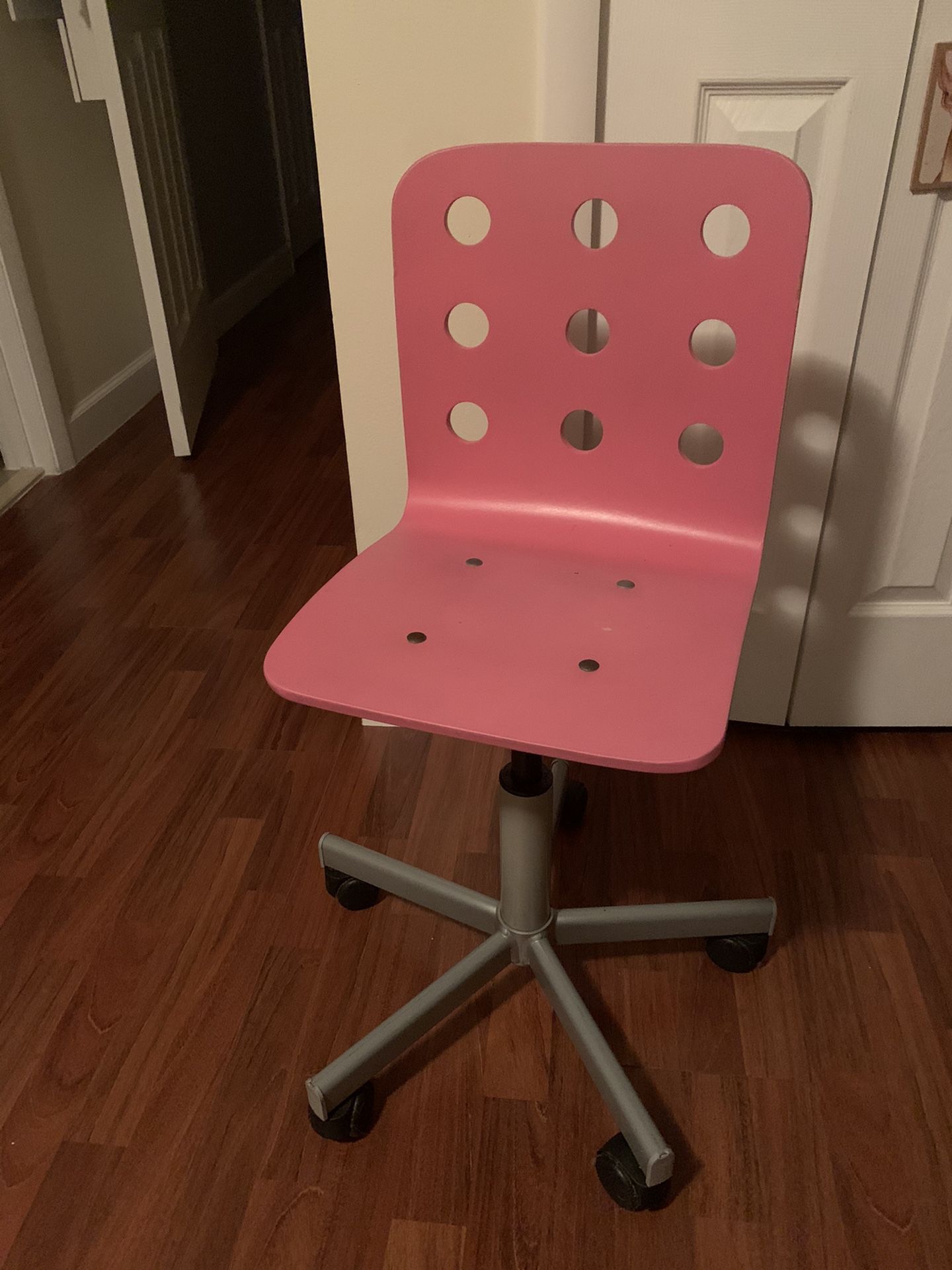 Pink desk chair