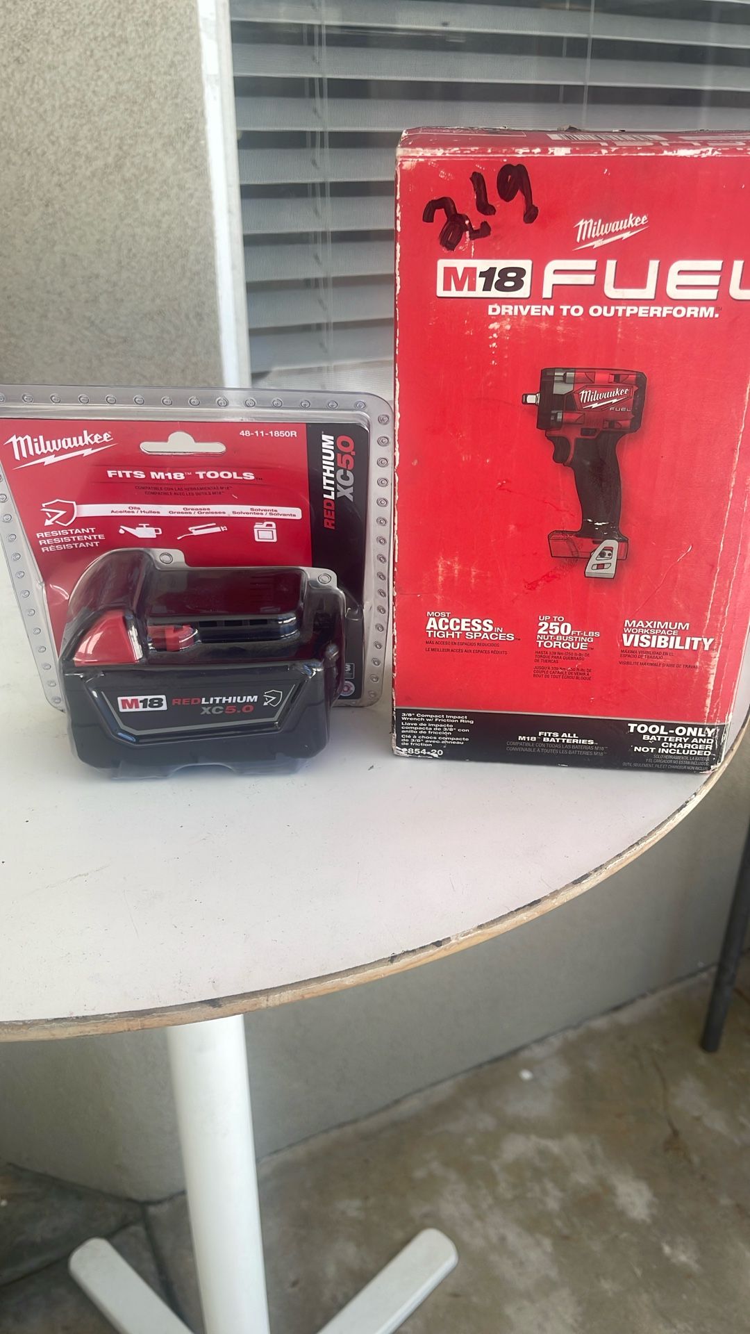 3/8 Impact Wrench. With Battery 5/0