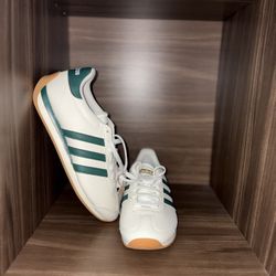 White Adidas Runvista Cloud Foams 