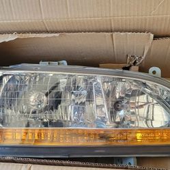 2002 Honda Accord Passenger  Headlight