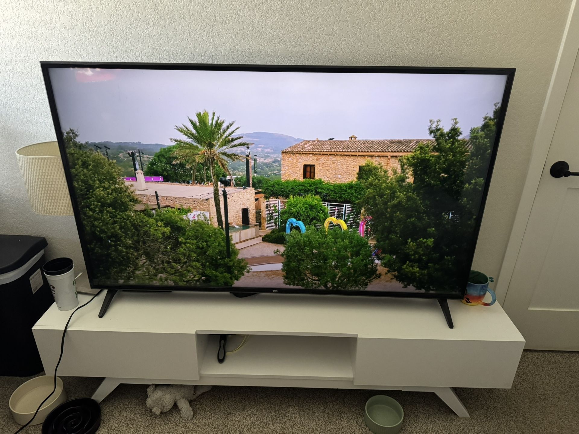 Tv, Desks and Tv stand