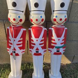 Set Of 3 * 30" Blow Mold Soldiers