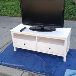 30 Inches Tv Works Good Clean Good Condition Located In Canoga Park 