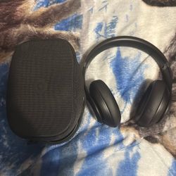 Black Beats Solo Studio Pro Wireless / Noise Cancellation