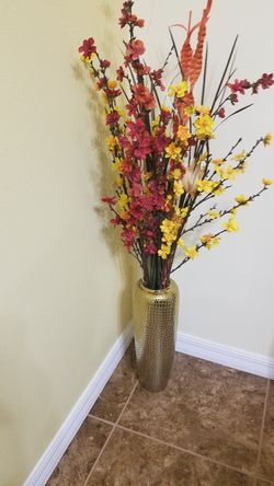 Golden vase