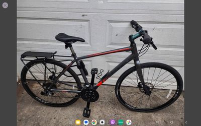 Giant Escape 1 Disc Hybrid Commuter Road Bike