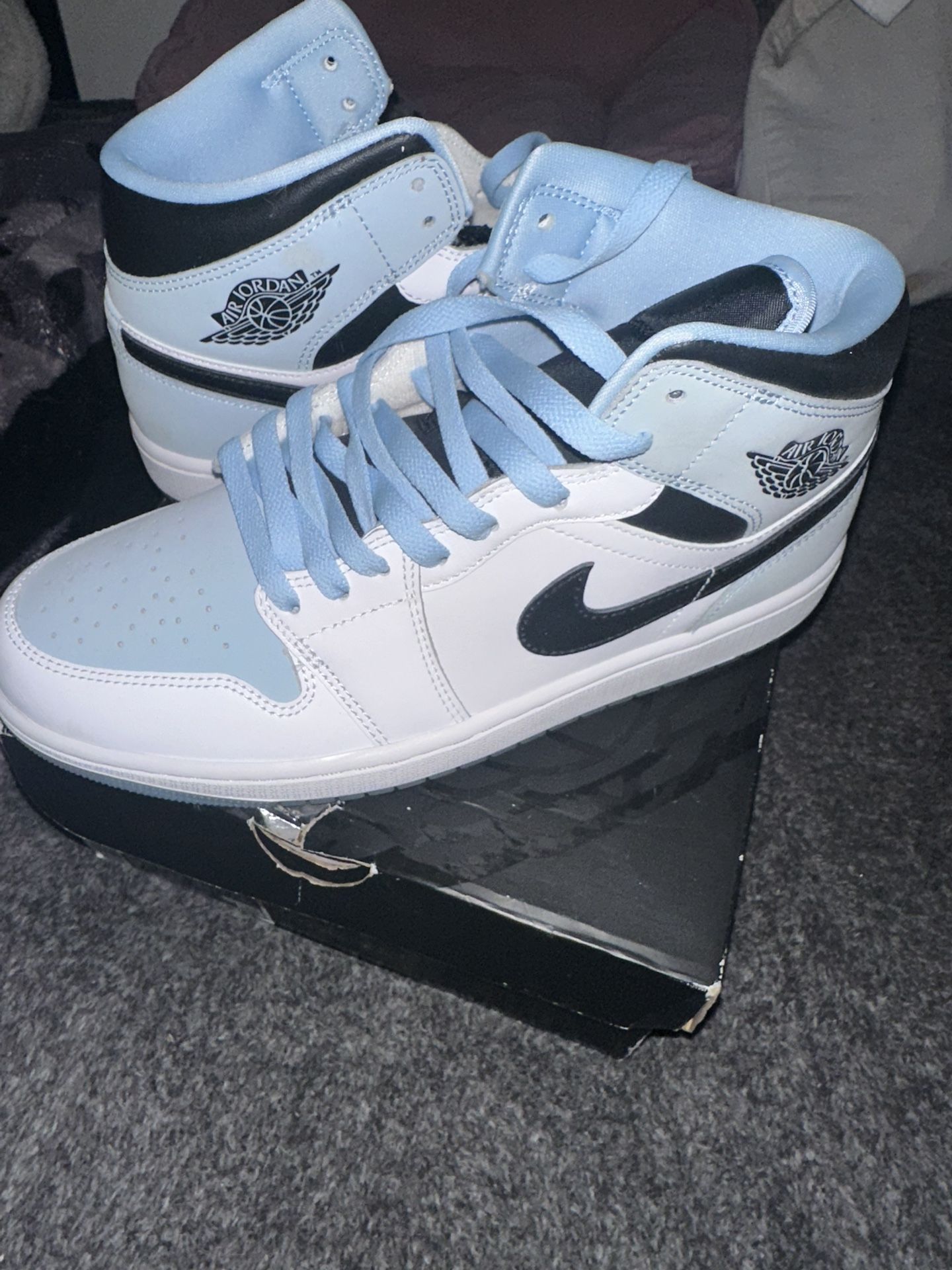 Air Jordan 1 Mid SE White /ICE Blue-Black. New, never worn, size 9.5