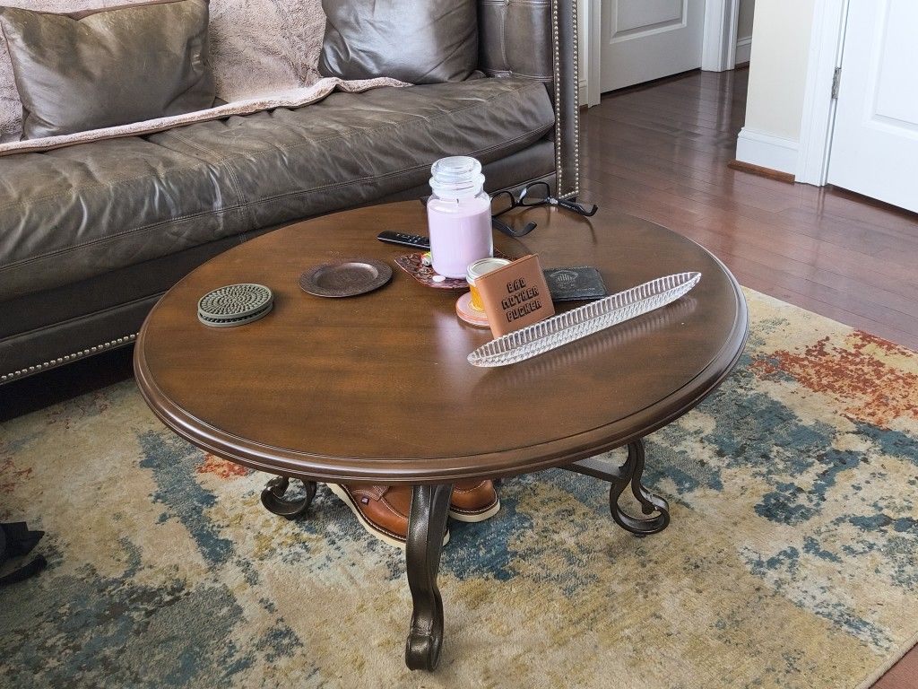 Coffee Table , 2 End Tables And 2 Lamps $150 Firm For All