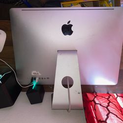 Silver iMac 