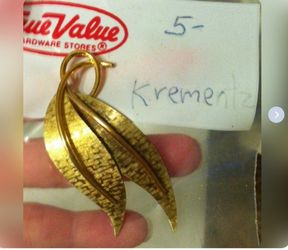 Vintage Krementz Gold Tone Leaves Brooch Pin 2 1/2". NOT REAL. 