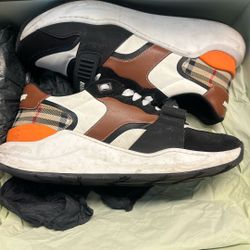 Used men’s Burberry Sneaks 