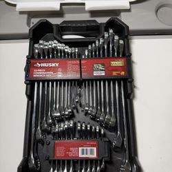 Husky SAE and Metric Combination Wrench Set with Tray (32-Piece)