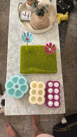 Boon grass drying rack + 2 flower silicone food molds baby