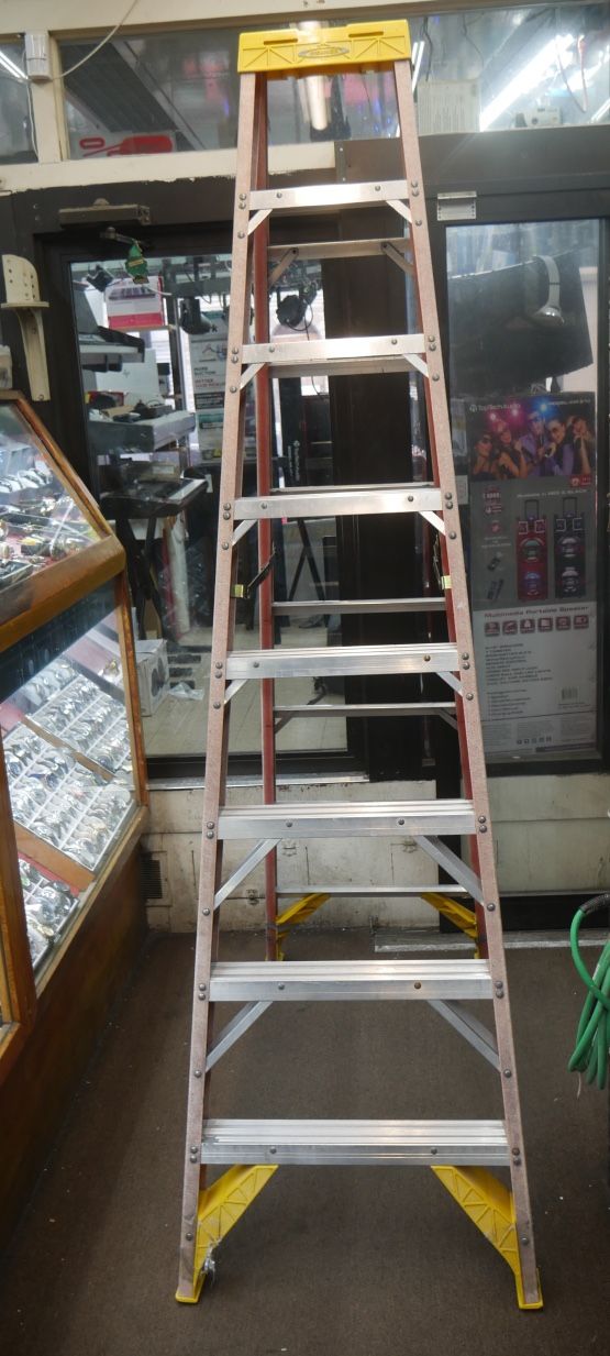 WERNER LADDER 8FT PRE OWNED 880217-1