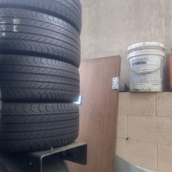 Vendo Sed Llantas Usadas 235/45r19 Continental Con 80%de Vida 180