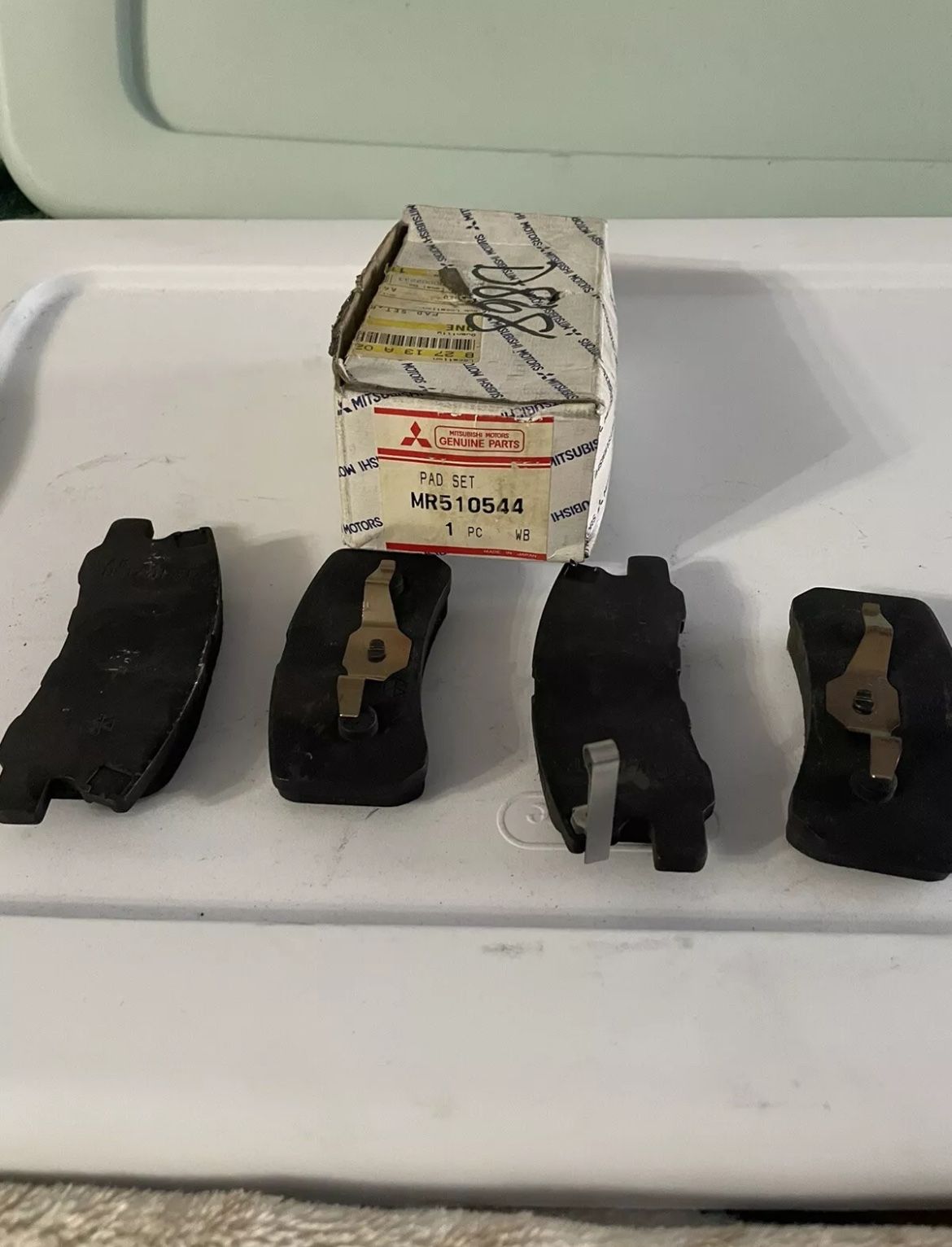 Genuine Mitsubishi Disc Brake Pad Set Rear MR510544