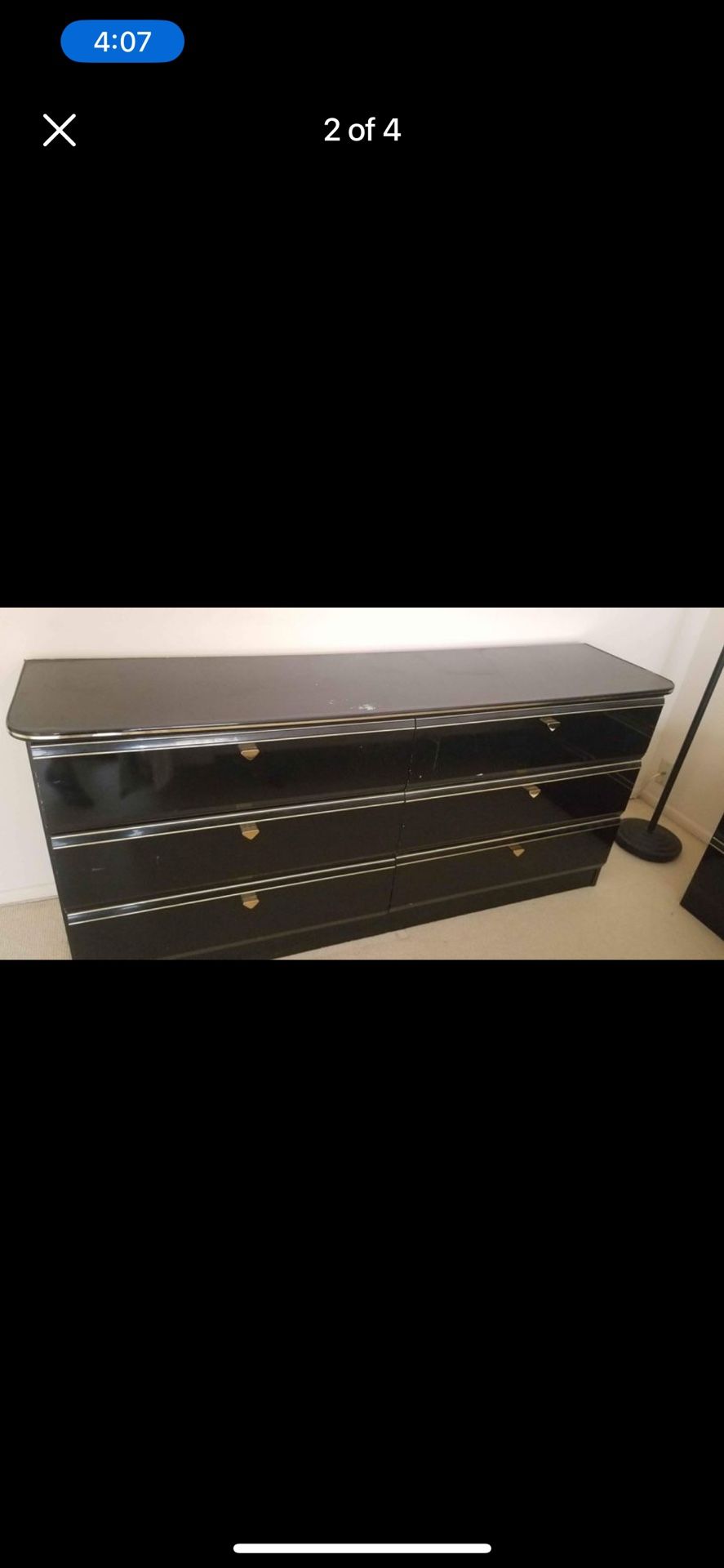 Black Bedroom Set In Good Condition 