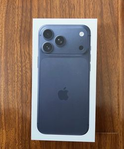 Phone 17 Pro Max 256GB Deep Blue.