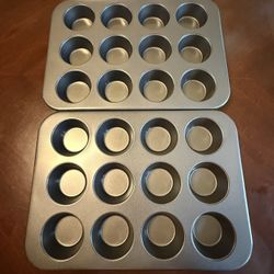 Non-stick metal cupcake pans 