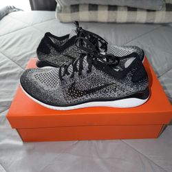 Nike FlyKnit Women’s 9