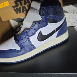 Nike Kid's Air Jordan 1 Retro High OG Shoe Size 2 Youth 