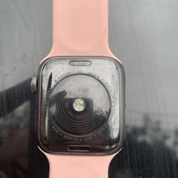Black Apple SE Watch 40mm With Pink Band GPS+LTE 