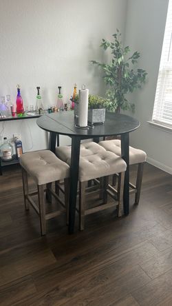 Round Bar Height Table with 4 Stools