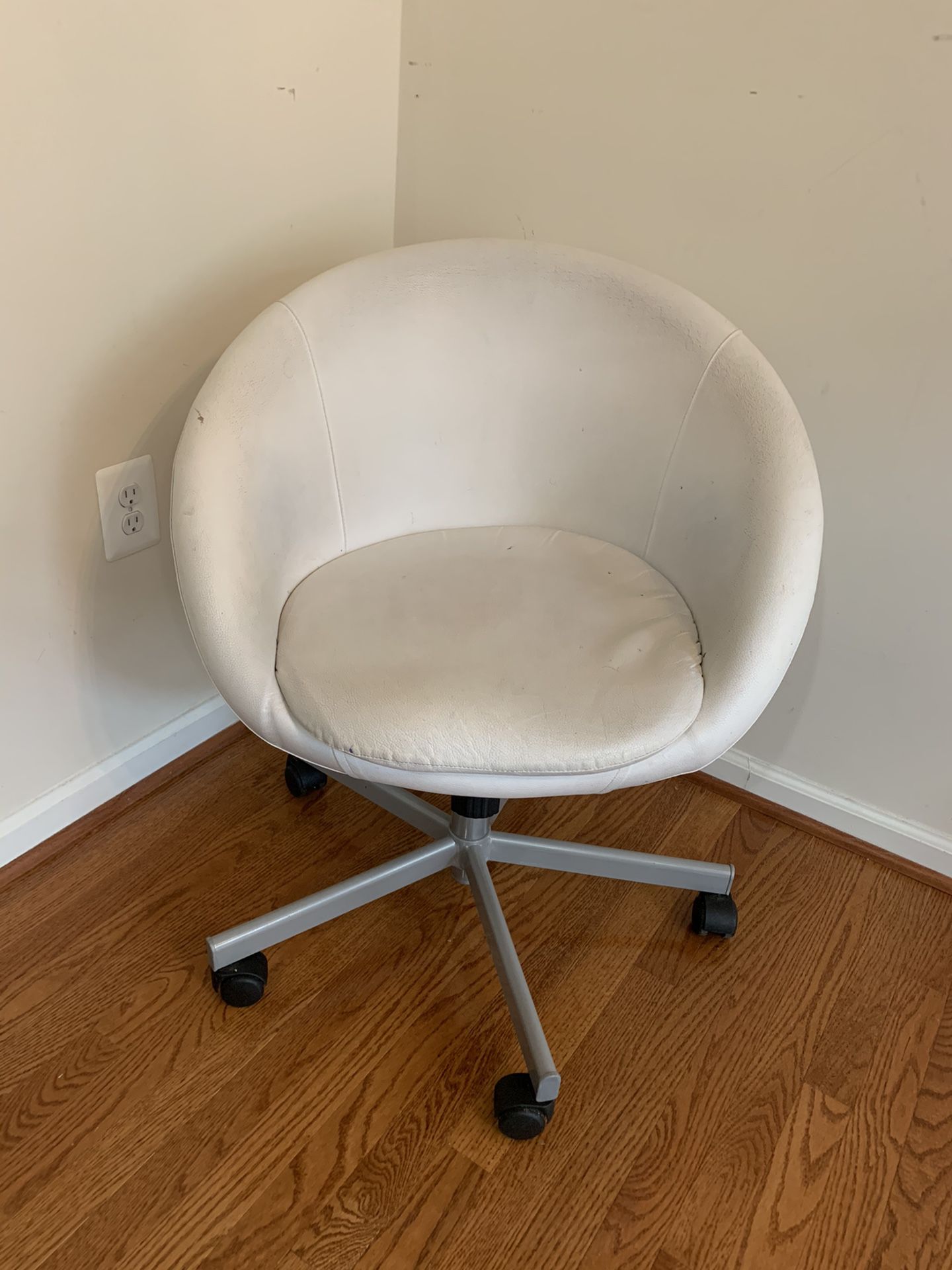 Ikea white desk chair