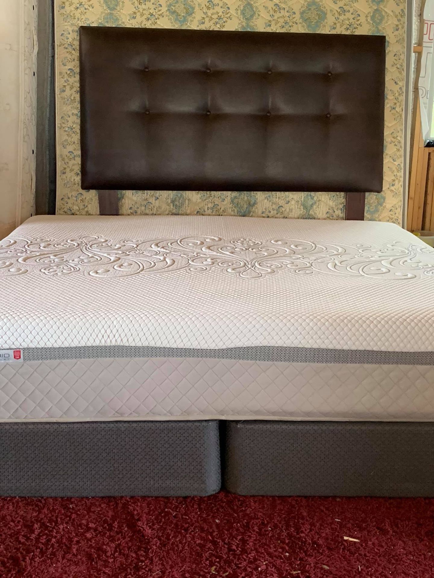 USED KING SIZE MEMORRY FOAM HYBRIDS SEALY POSTUREPEDIC MATTRESS WITH