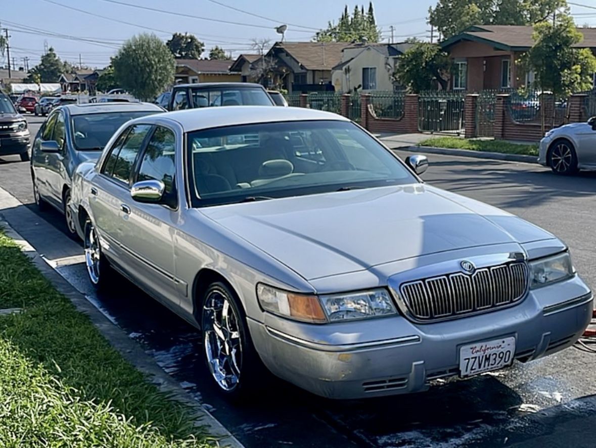 2002 Mercury Grand Marques 