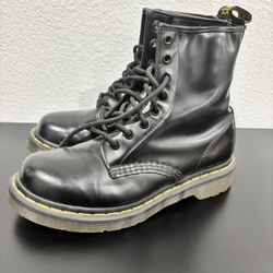 Dr. Martins Women Size 6