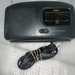 General Electric Portable 2 Band Radio Receiver 