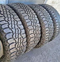 275 70 18 Goodyear tires Con Excelente calidad Las 4