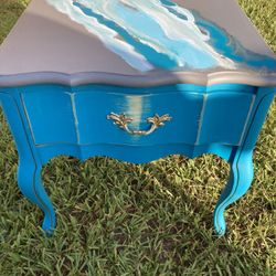 Table In Teal Pour Top 