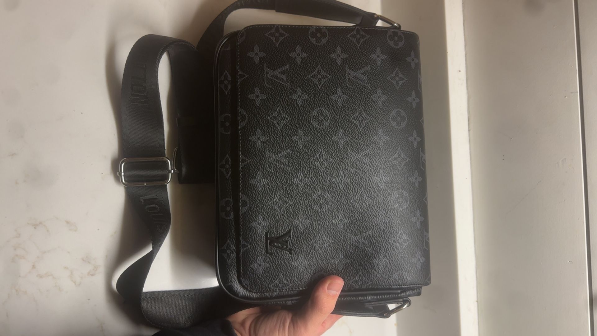 Men’s Louis Vuitton Messenger Bag