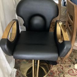 Salon/barber High Adjustable Chair Like New Asking $225. 