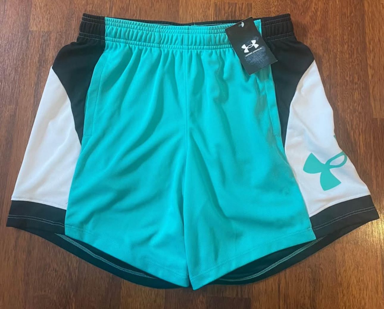 NWT New Under Armour Women's UA Baseline 6” Shorts Size Small