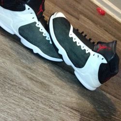 Size 13/ Jordan Superfly 4