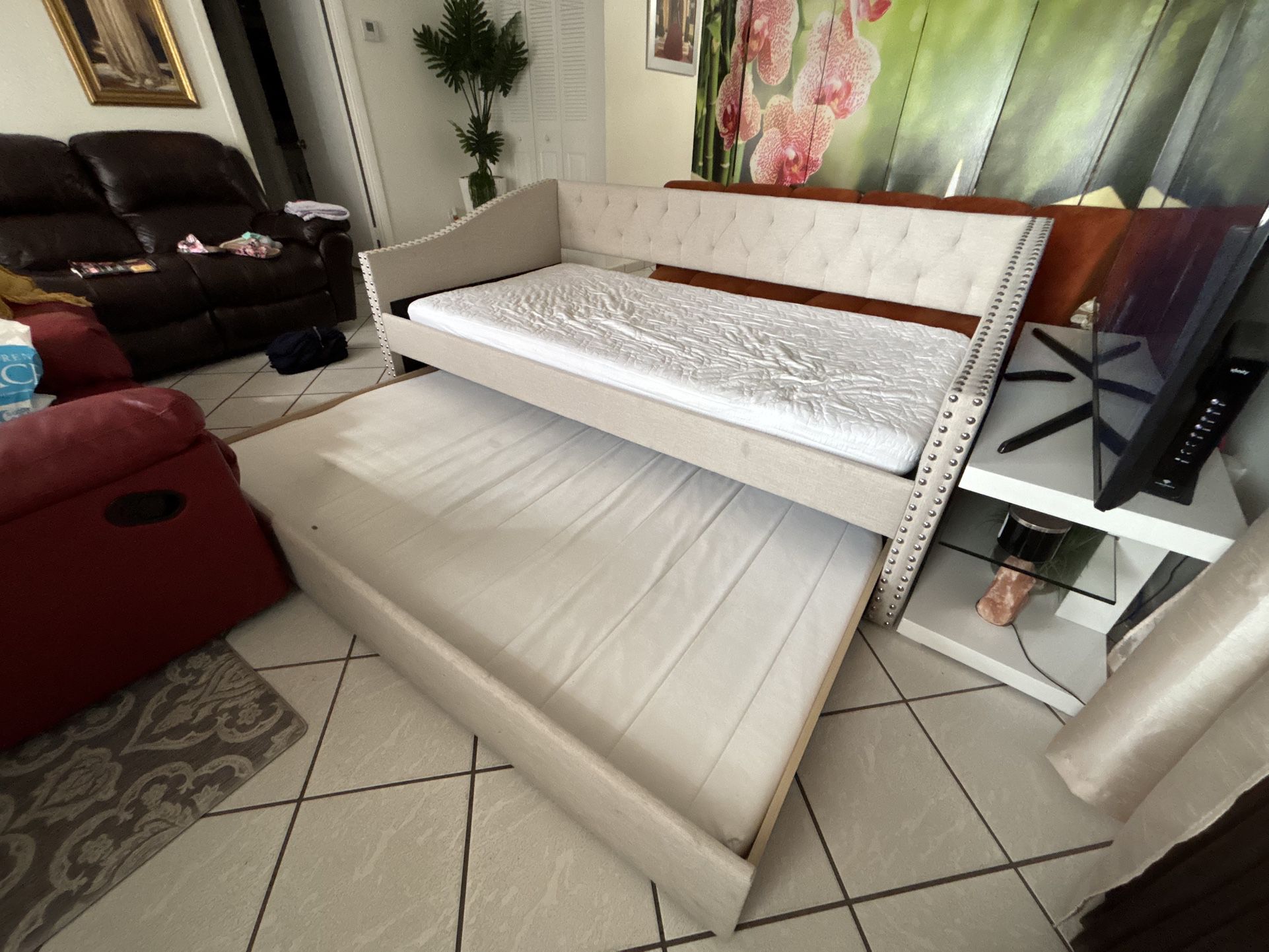 Pull Out Bed/ Couch 