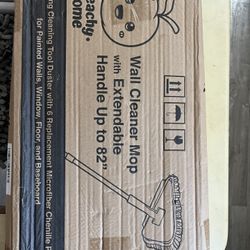 Triangular mop with extendable handle - Brand new!