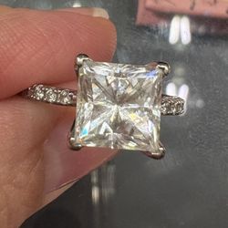 Gorgeous Engagement Ring