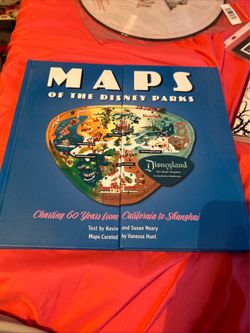 MAPS OF THE DISNEY PARKS BOOK