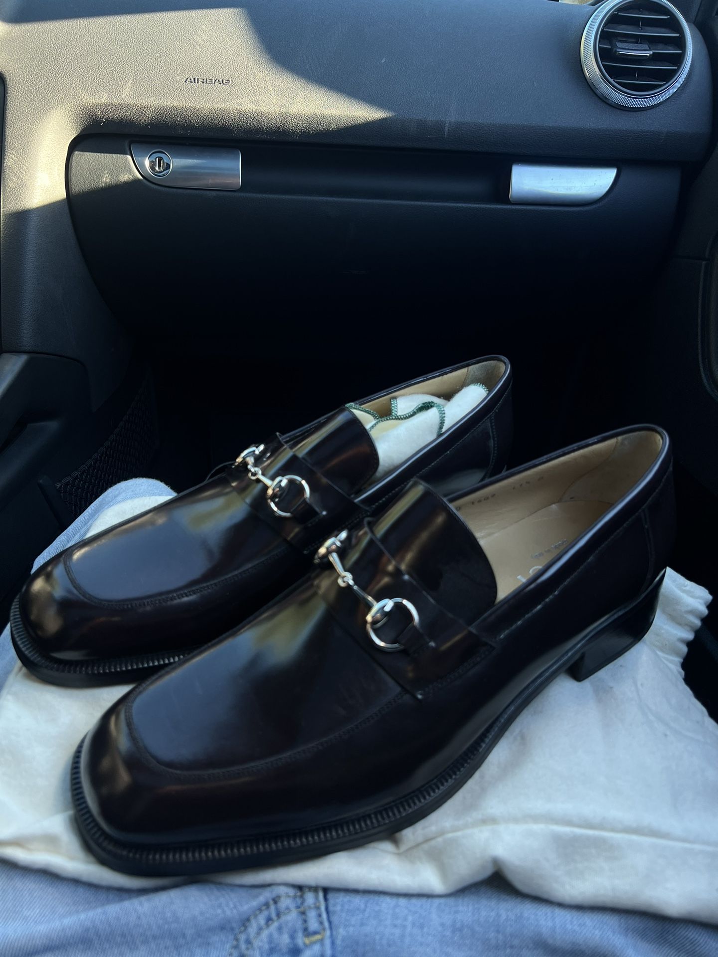 Authentic GUCCI JORDAAN Loafers