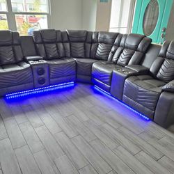 Power Reclining Sectional Sofa Whit Led Light , Speakers And USB Ports 