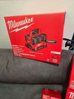 Milwaukee packout rapid charger